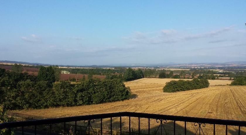 One Strathview B&B Forfar Εξωτερικό φωτογραφία